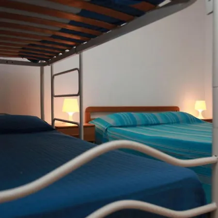 Apartamento Pleasant Seaside Flat In *